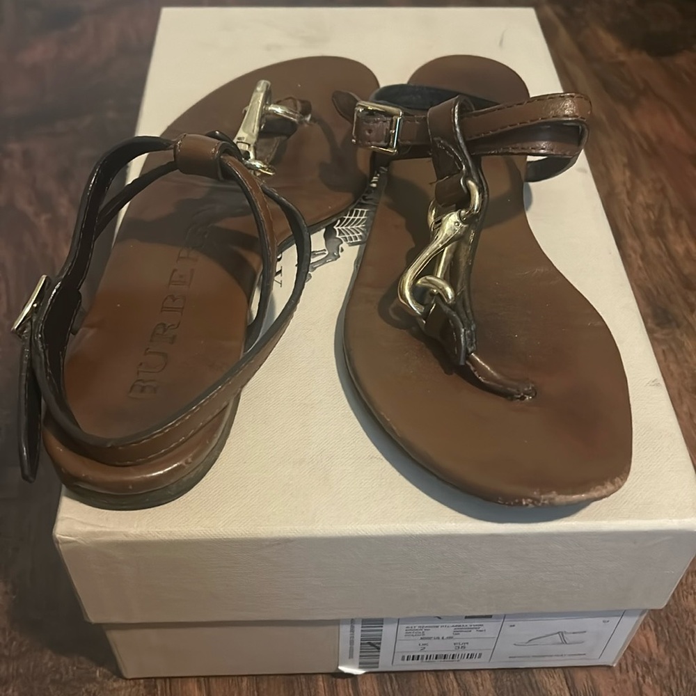 Burberry Flat Sandal Tan Sz 5
